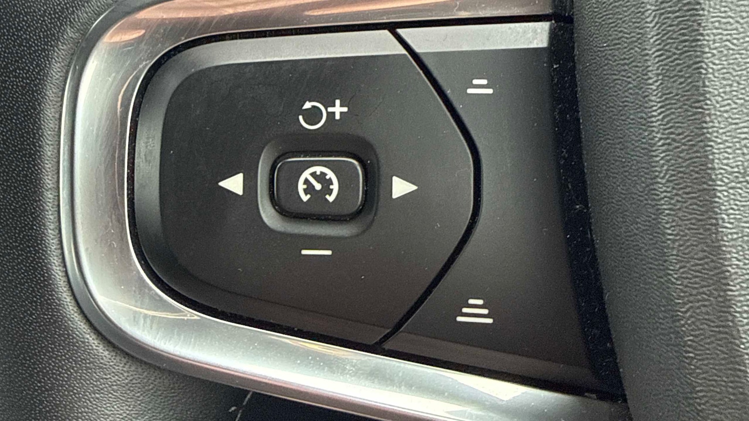 Used Volvo XC40 2021 for sale - 77270126: Photo 19