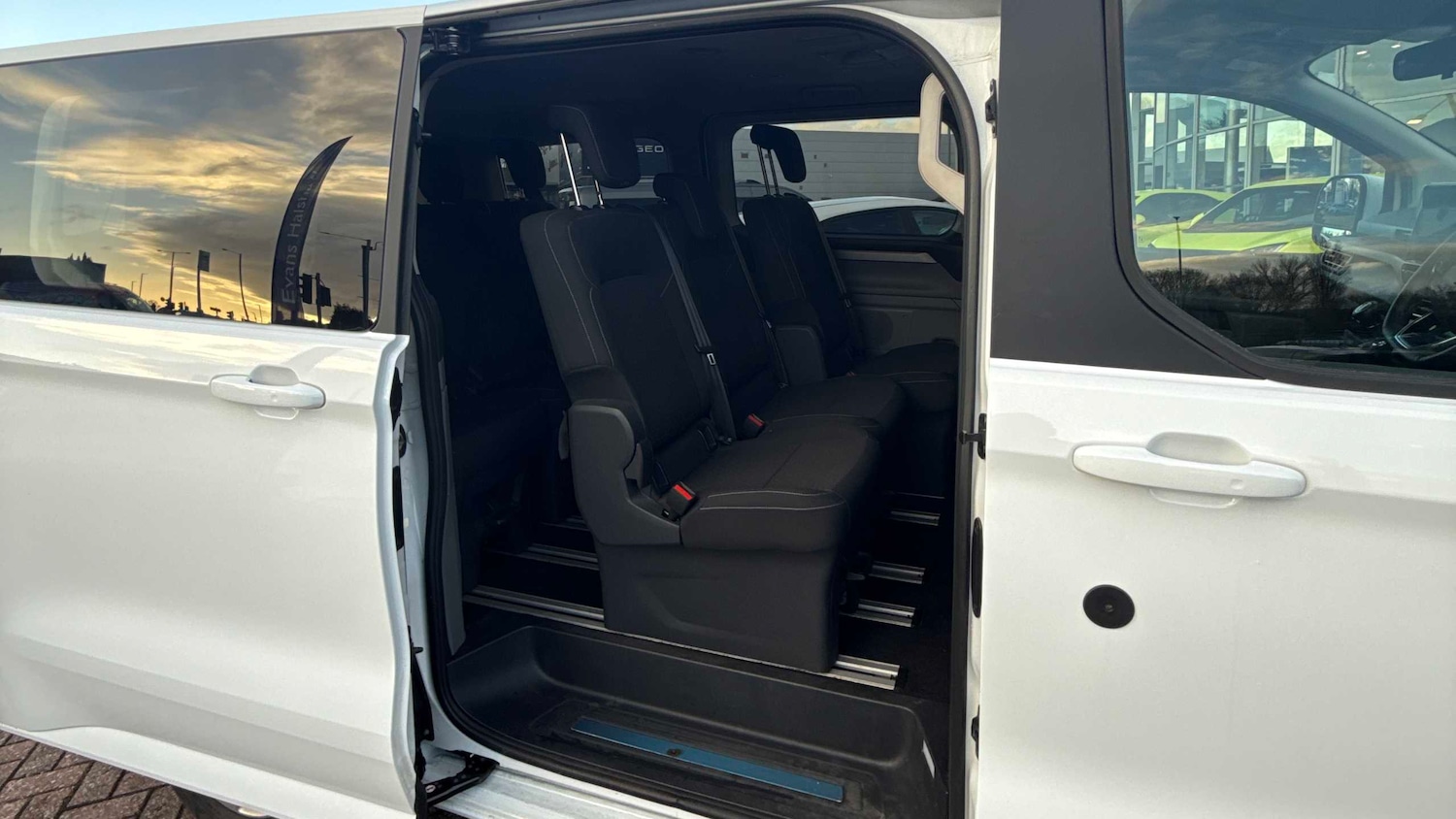 Used Ford Tourneo Custom 2024 for sale - 77011102: Photo 3