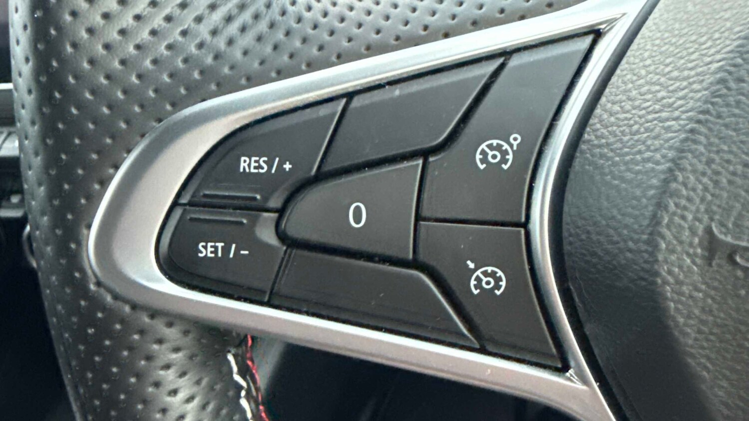 Used Renault Clio 2023 for sale - 78052129: Photo 12