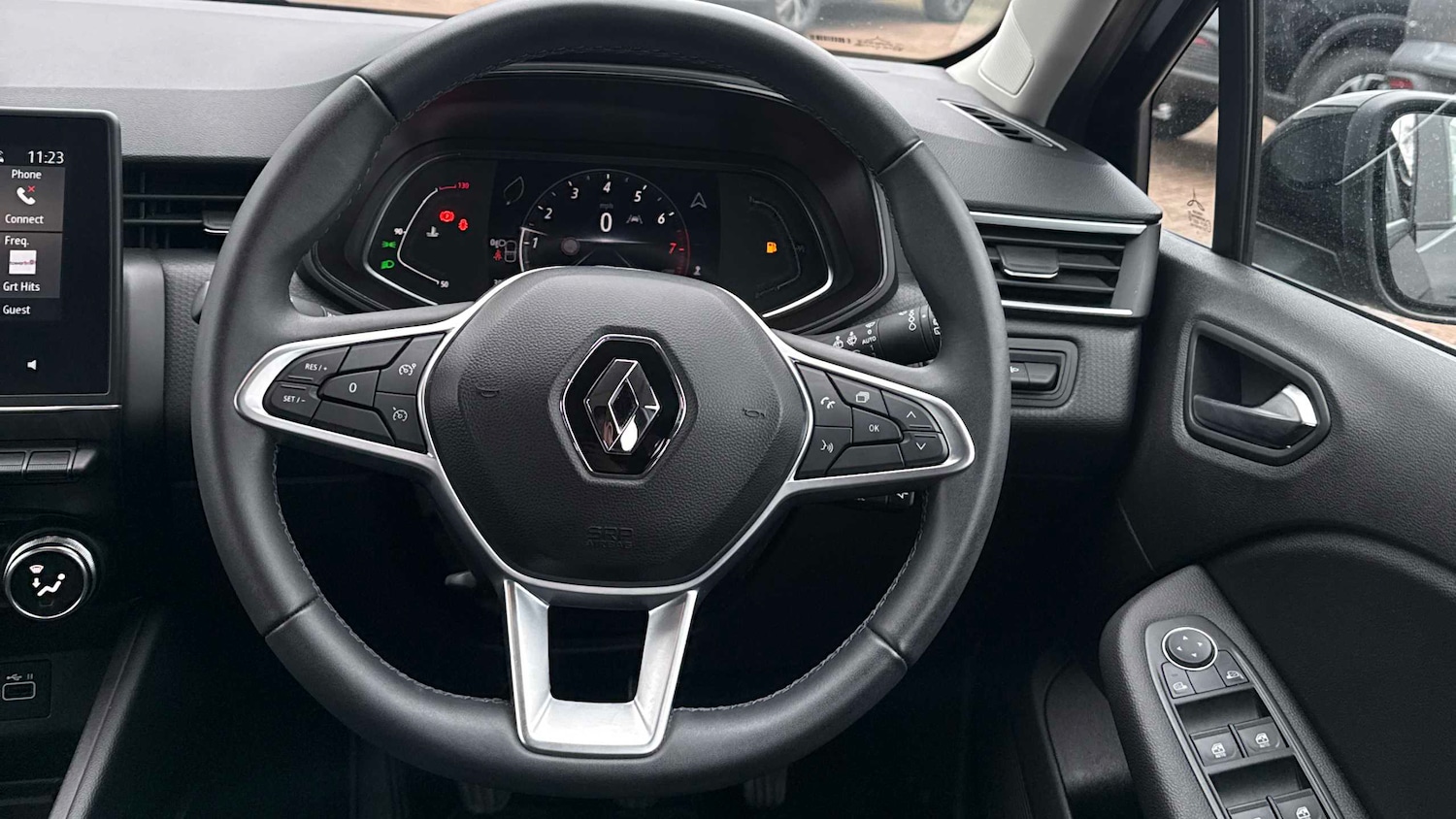 Used Renault Clio 2023 for sale - 77996130: Photo 12