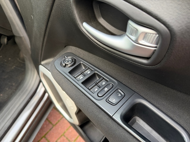 Used Jeep Renegade 2016 for sale - 76932152: Photo 32