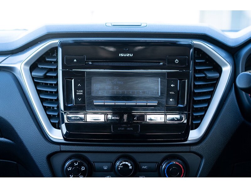 Used Isuzu D-Max 2023 for sale - 76825779: Photo 38