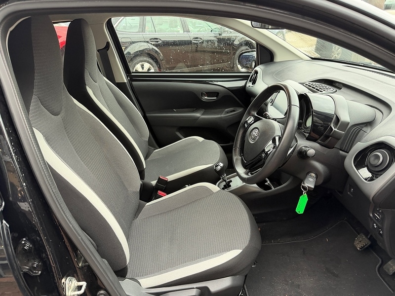 Used Toyota AYGO 2021 for sale - 76910711: Photo 2