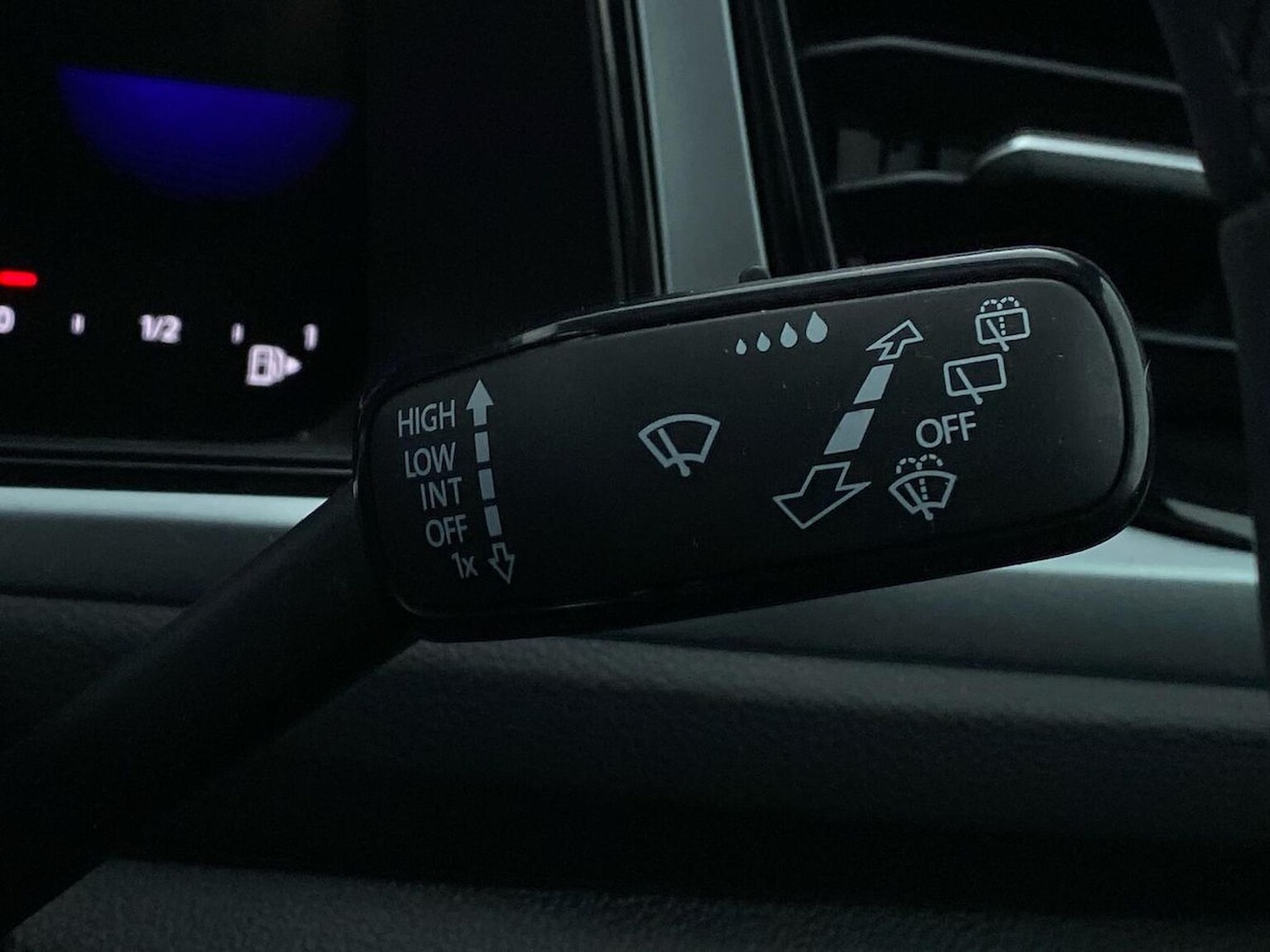 Used Volkswagen T-Roc 2022 for sale - 76807509: Photo 27