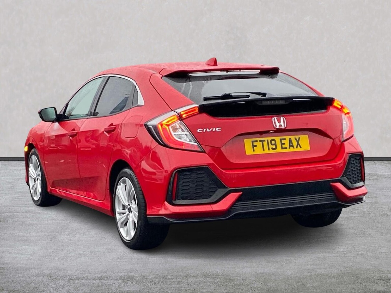 Used Honda Civic 2019 for sale - 76968963: Photo 2