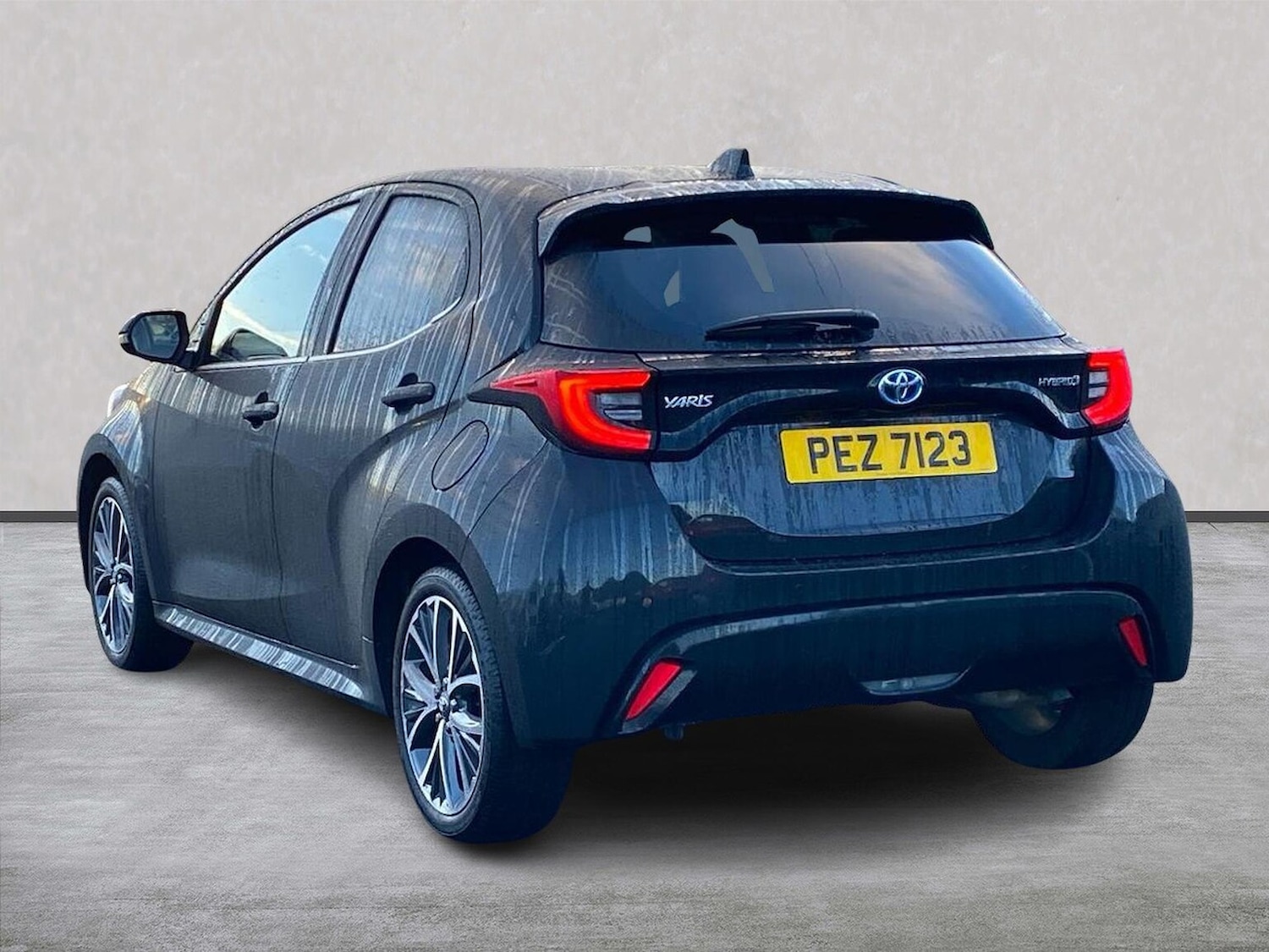 Used Toyota Yaris 2023 for sale - 77707411: Photo 2