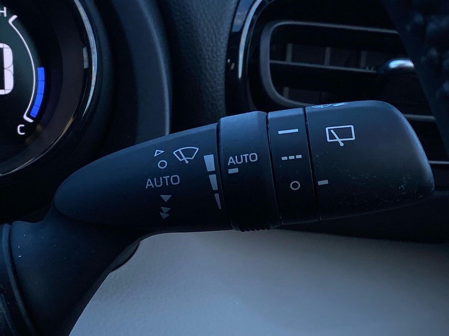 Used Toyota Yaris 2023 for sale - 77707411: Photo 28