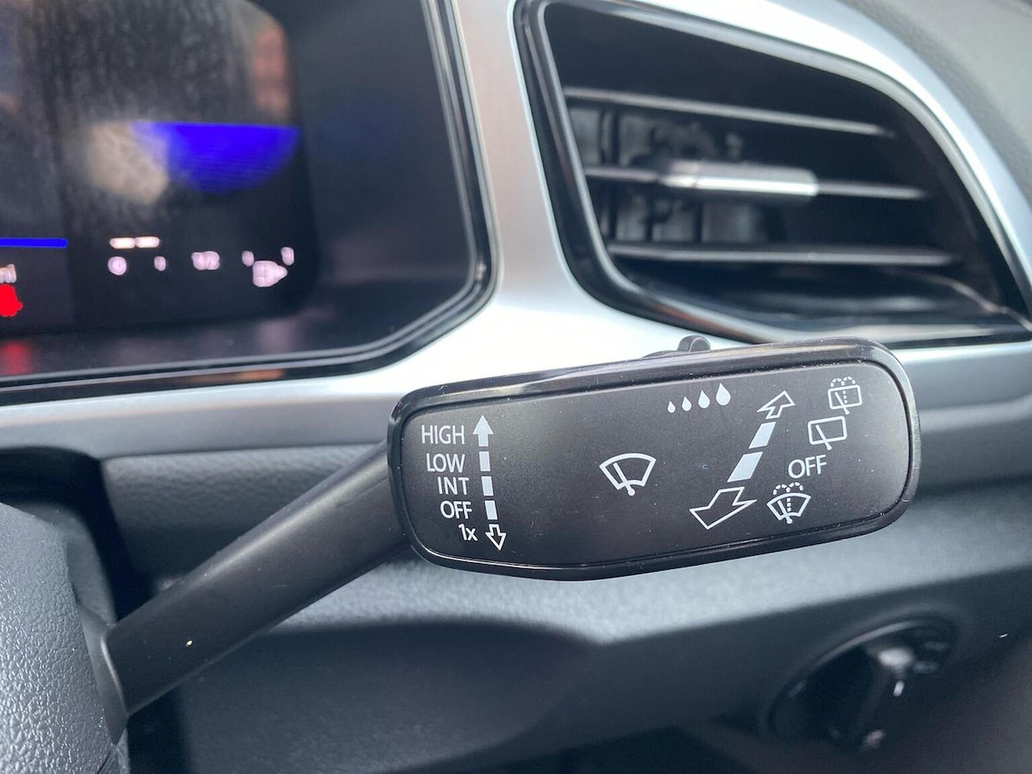 Used Volkswagen T-Roc 2022 for sale - 77003680: Photo 28