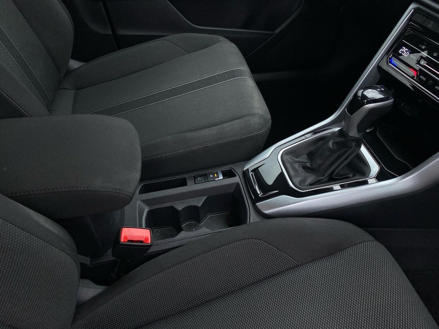 Used Volkswagen T-Roc 2023 for sale - 77701340: Photo 13