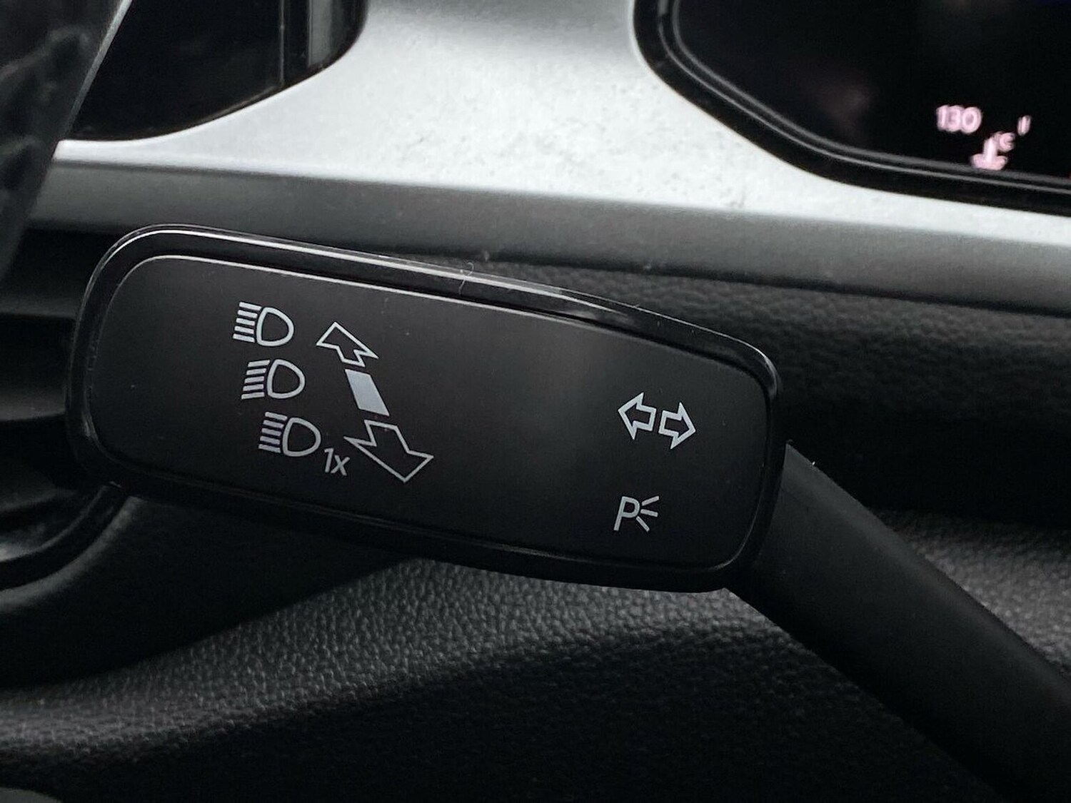 Used Volkswagen T-Roc 2023 for sale - 77701340: Photo 28