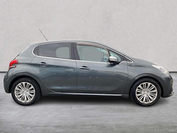 Used Peugeot 208 2017 for sale - 79404732: Photo
