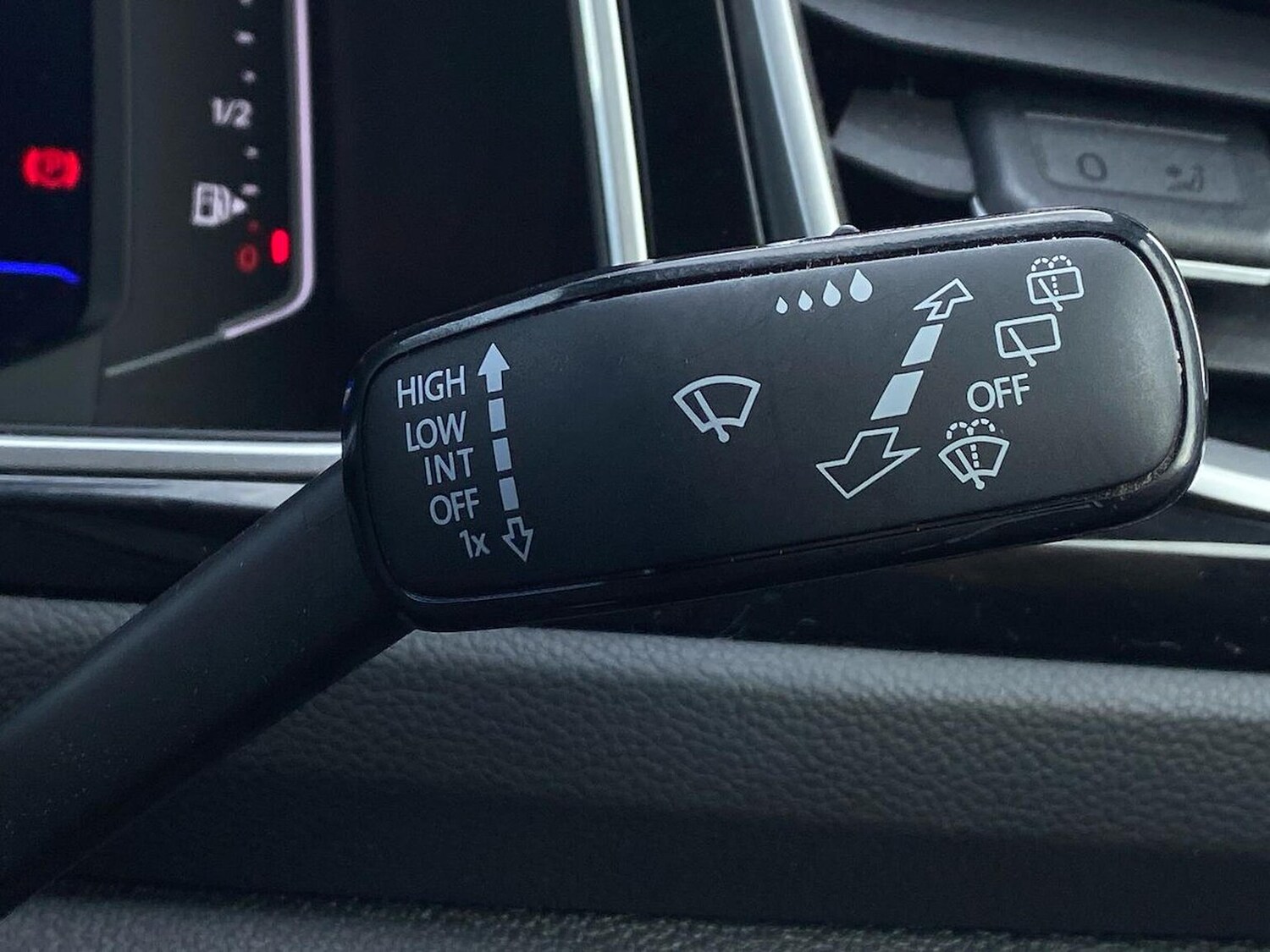 Used Volkswagen T-Roc 2023 for sale - 78198112: Photo 30