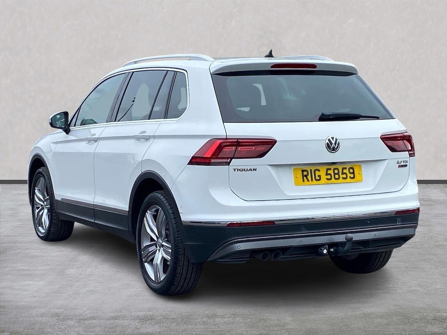 Used Volkswagen Tiguan 2016 for sale - 76860065: Photo 2