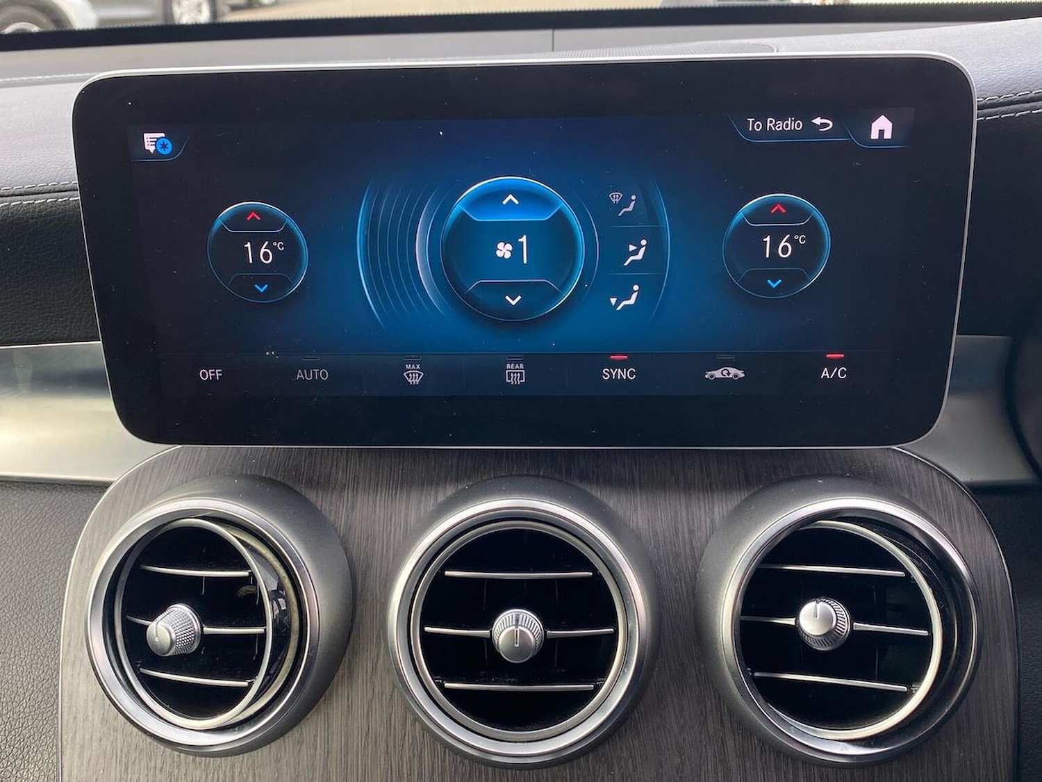Used Mercedes-Benz GLC 2019 for sale - 76102468: Photo 12