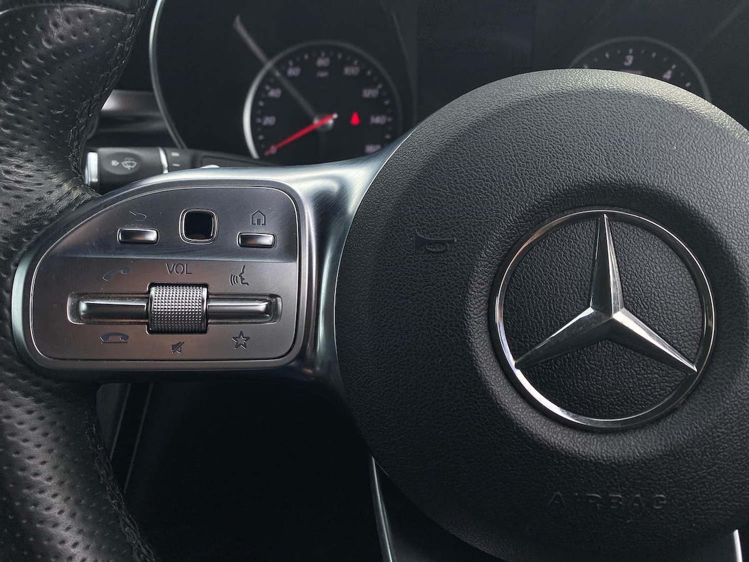 Used Mercedes-Benz GLC 2019 for sale - 76102468: Photo 27