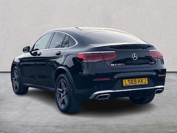 Used Mercedes-Benz GLC 2019 for sale - 76102468: Photo 2