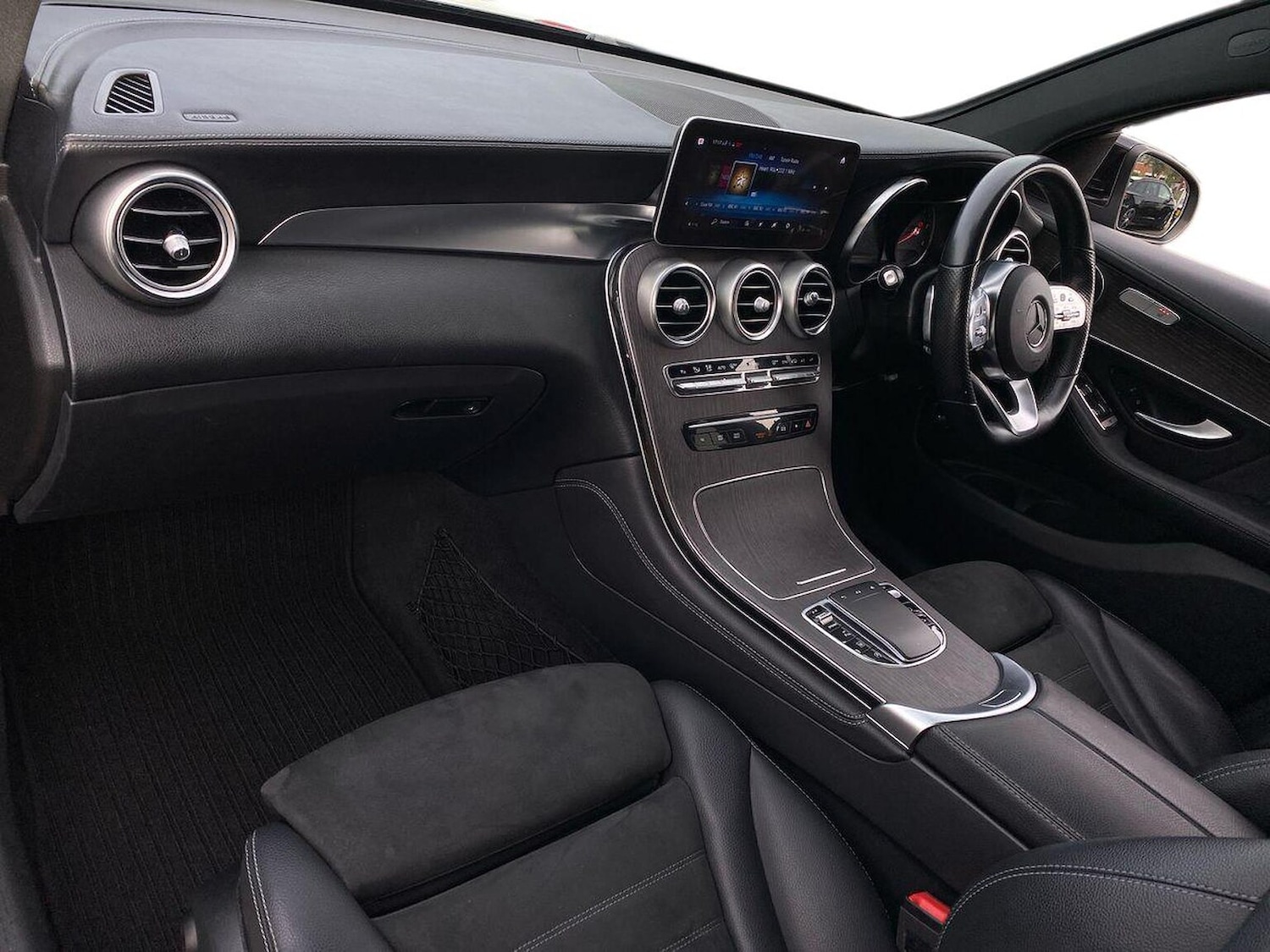 Used Mercedes-Benz GLC 2019 for sale - 76102468: Photo 7
