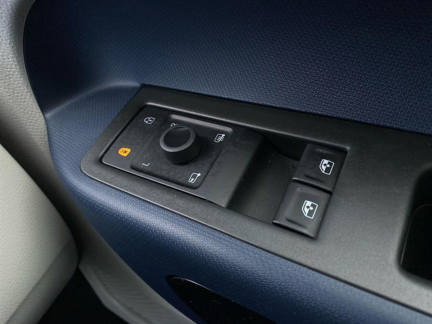 Used Volkswagen ID.Buzz 2023 for sale - 78192688: Photo 23