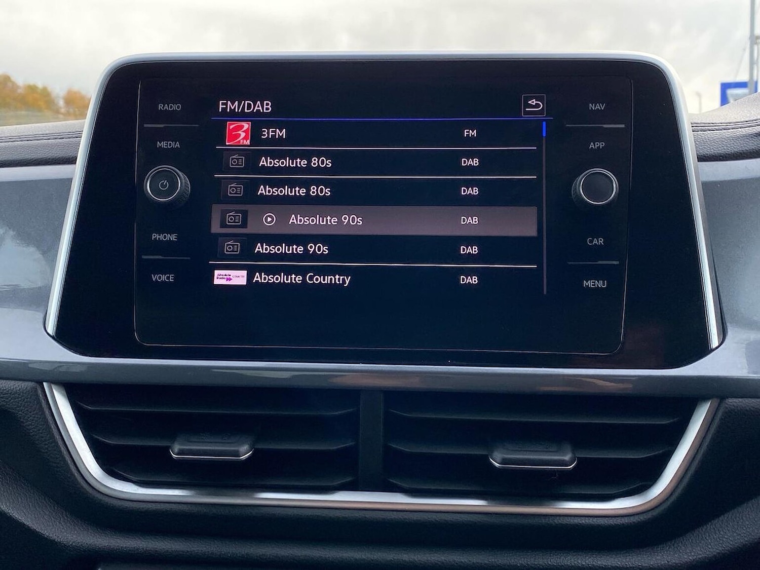 Used Volkswagen T-Roc 2023 for sale - 76541885: Photo 11