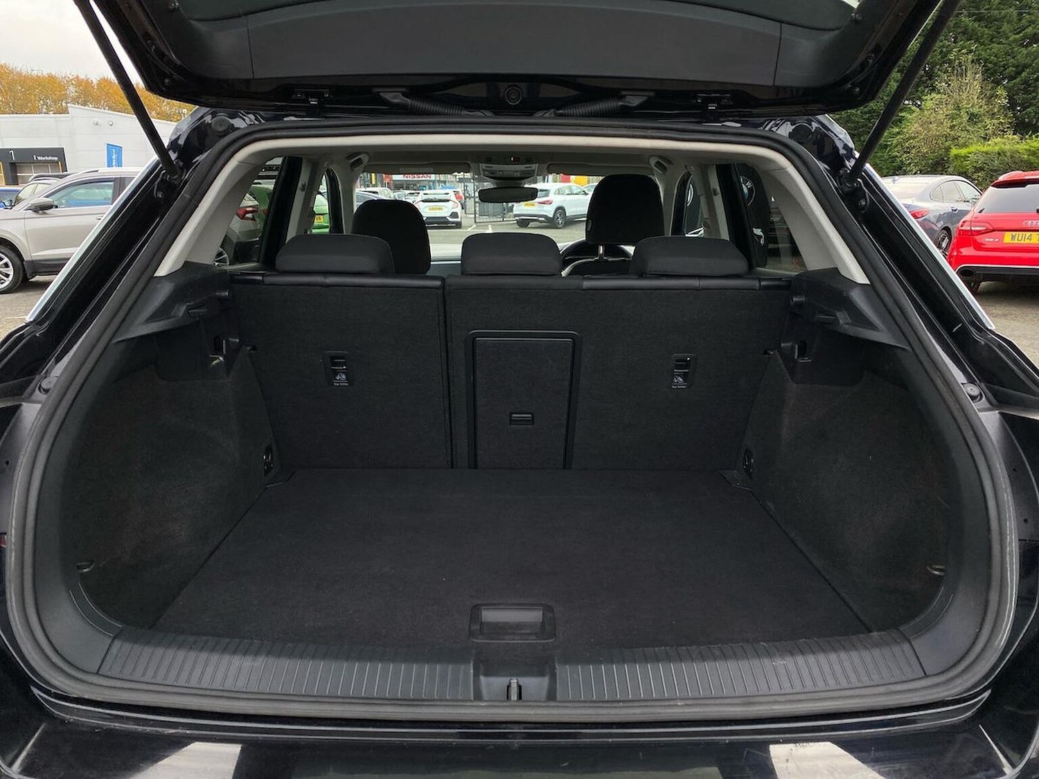 Used Volkswagen T-Roc 2023 for sale - 76541885: Photo 17