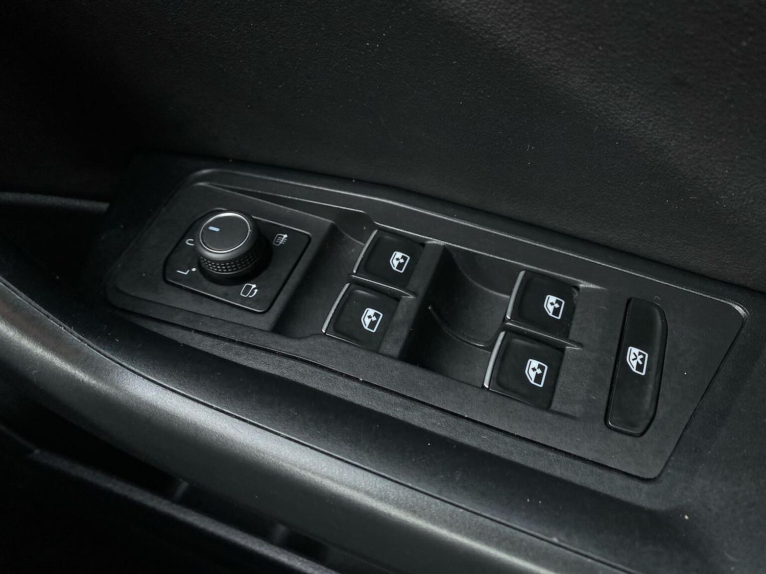 Used Volkswagen T-Roc 2023 for sale - 76541885: Photo 21