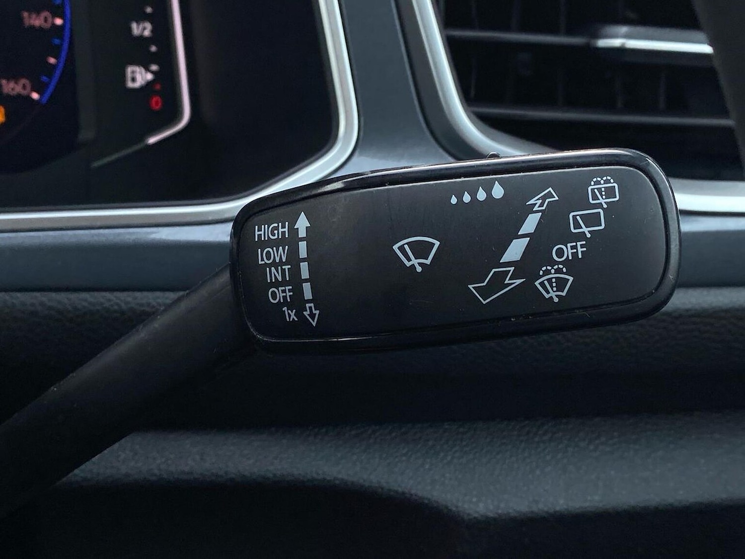 Used Volkswagen T-Roc 2023 for sale - 76541885: Photo 28