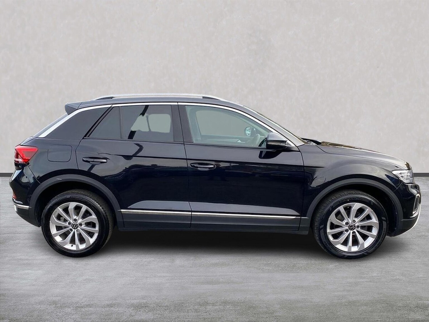Used Volkswagen T-Roc 2023 for sale - 76541885: Photo 3