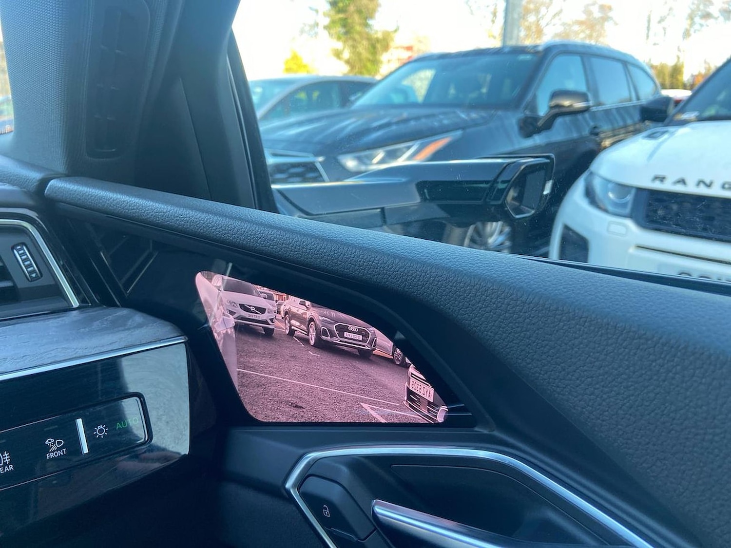 Used Audi e-tron 2022 for sale - 76863978: Photo 2