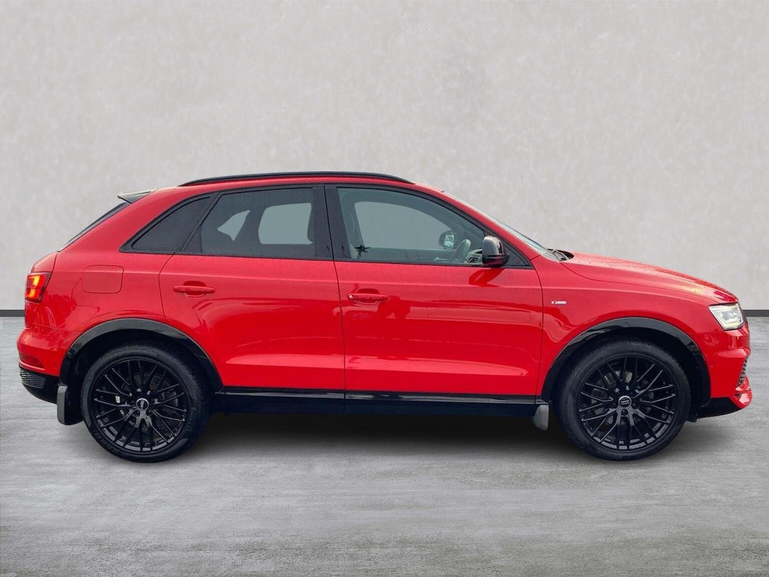 Used Audi Q3 2017 for sale - 76986869: Photo 3