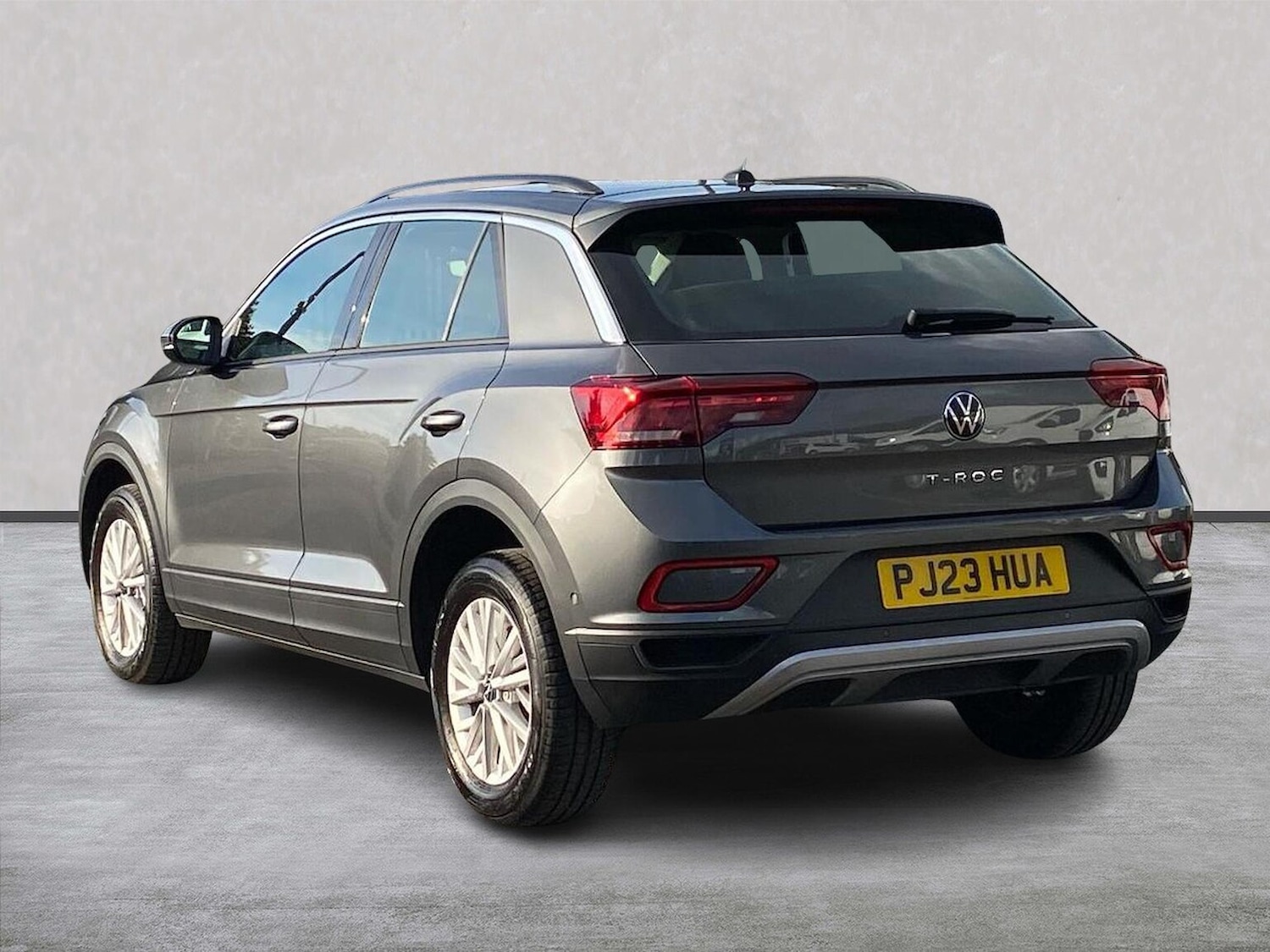 Used Volkswagen T-Roc 2023 for sale - 76035755: Photo 2