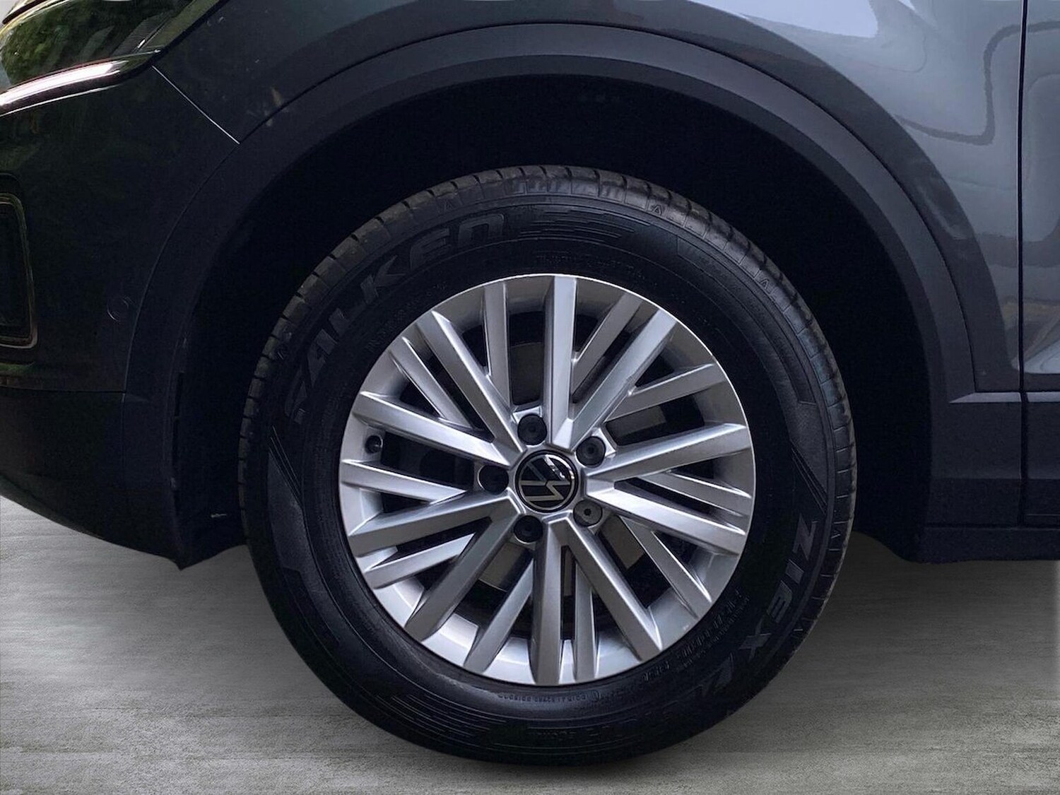 Used Volkswagen T-Roc 2023 for sale - 76035755: Photo 6