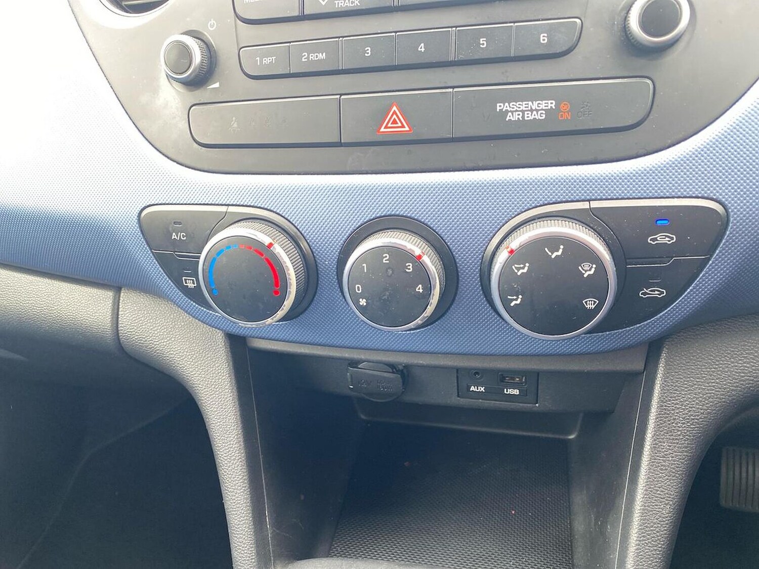 Used Hyundai i10 2017 for sale - 76392458: Photo 12