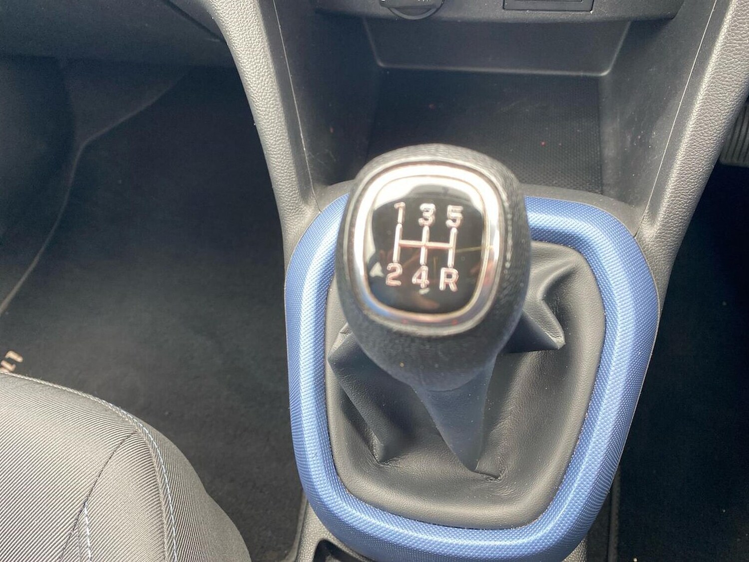 Used Hyundai i10 2017 for sale - 76392458: Photo 13