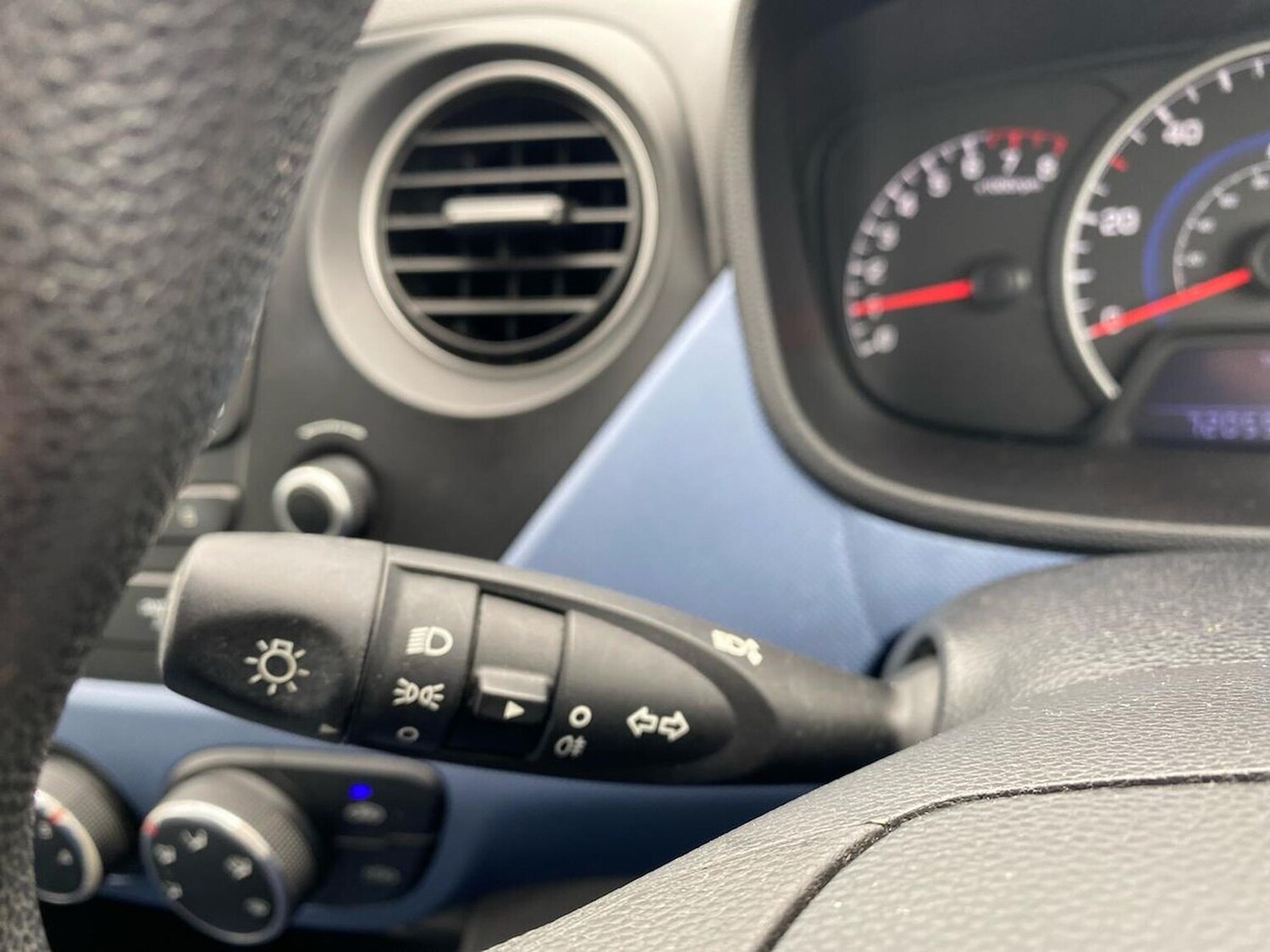 Used Hyundai i10 2017 for sale - 76392458: Photo 27