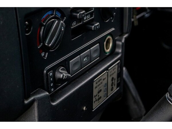 Used Land Rover Defender 90 2012 for sale - 71492328: Photo 31