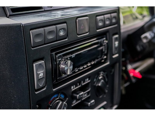 Used Land Rover Defender 90 2012 for sale - 71492328: Photo 32