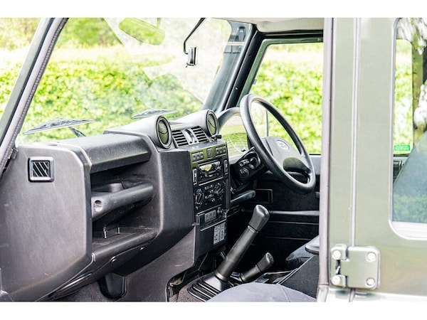 Used Land Rover Defender 110 2007 for sale - 74473234: Photo 30