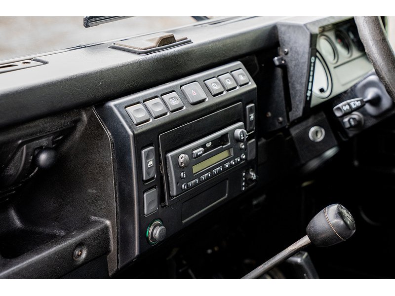 Used Land Rover Defender 110 2004 for sale - 76263819: Photo 13