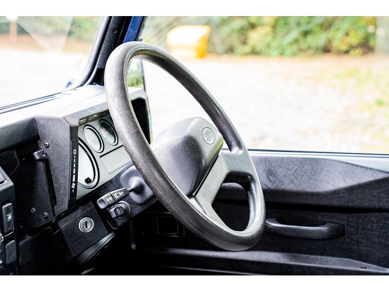 Used Land Rover Defender 110 2004 for sale - 76263819: Photo 14