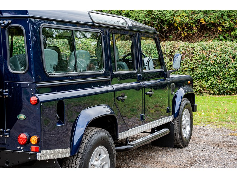 Used Land Rover Defender 110 2004 for sale - 76263819: Photo 16
