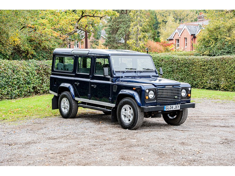 Used Land Rover Defender 110 2004 for sale - 76263819: Photo 2