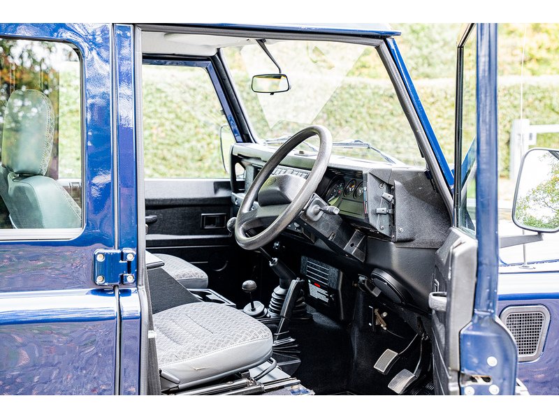 Used Land Rover Defender 110 2004 for sale - 76263819: Photo 27