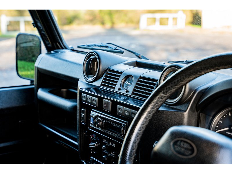 Used Land Rover Defender 110 2016 for sale - 77061295: Photo 32