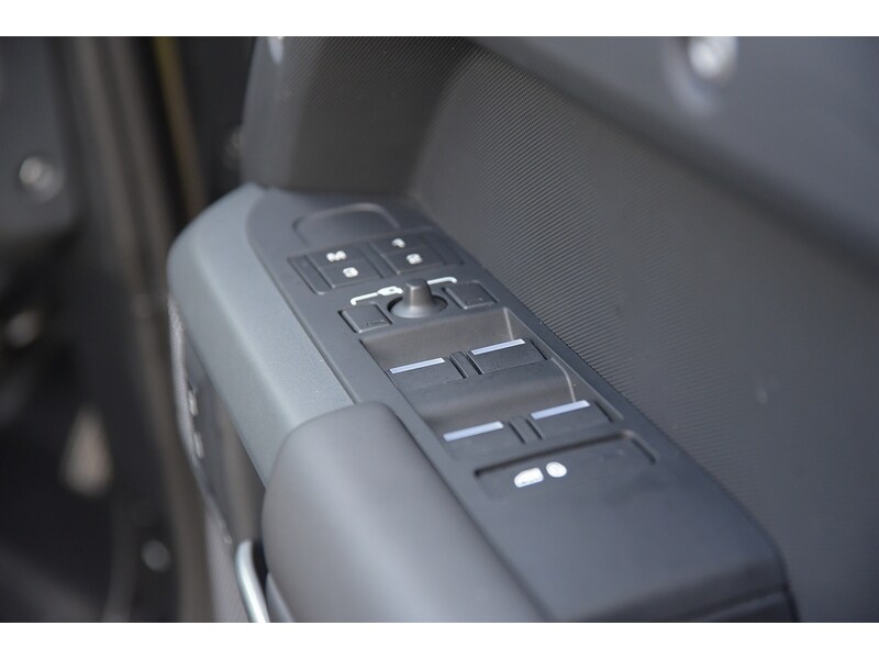 Used Land Rover Defender 110 for sale - 77365317: Photo 34