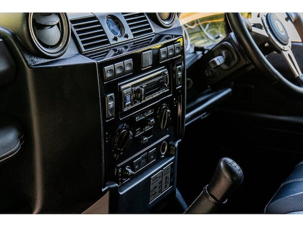 Used Land Rover Defender 90 2015 for sale - 75096029: Photo 31