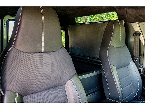 Used Land Rover Defender 90 2015 for sale - 75096029: Photo 34