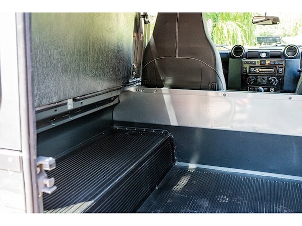 Used Land Rover Defender 90 2015 for sale - 75096029: Photo 36