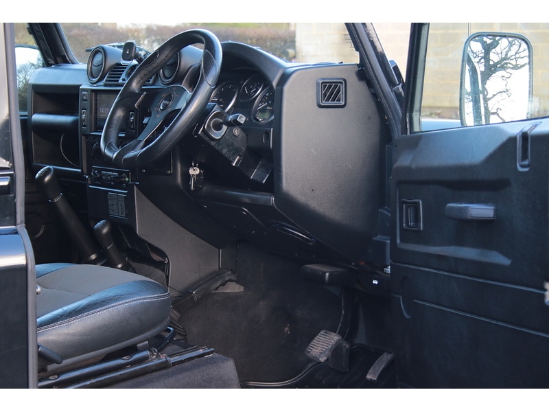Used Land Rover Defender 90 2014 for sale - 77409129: Photo 40