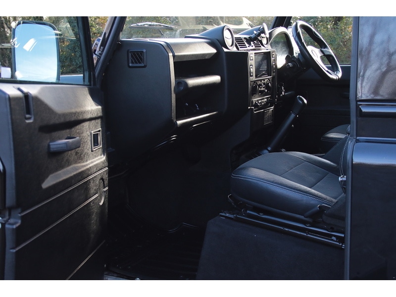 Used Land Rover Defender 90 2014 for sale - 77409129: Photo 42