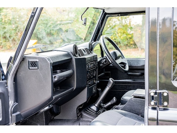 Used Land Rover Defender 110 2014 for sale - 76263811: Photo 12